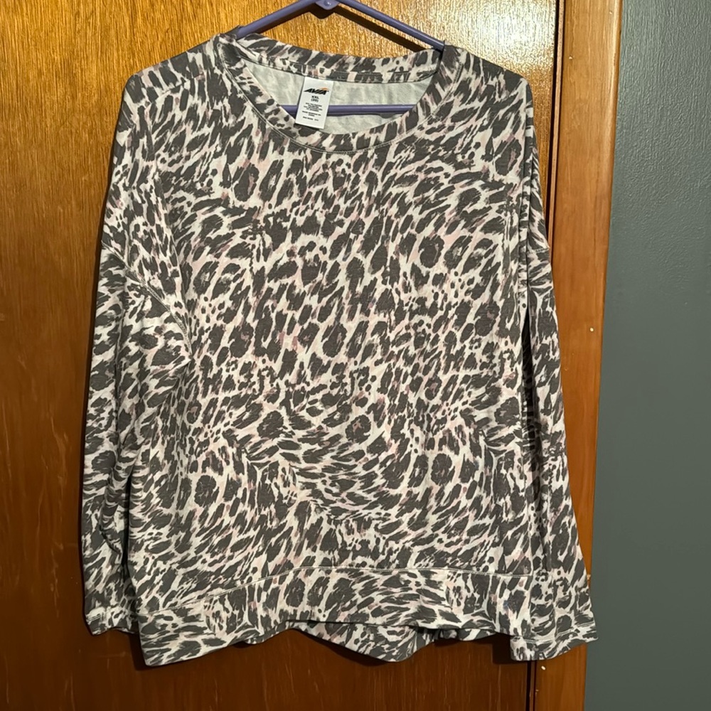 Avia grey and pink leopard print